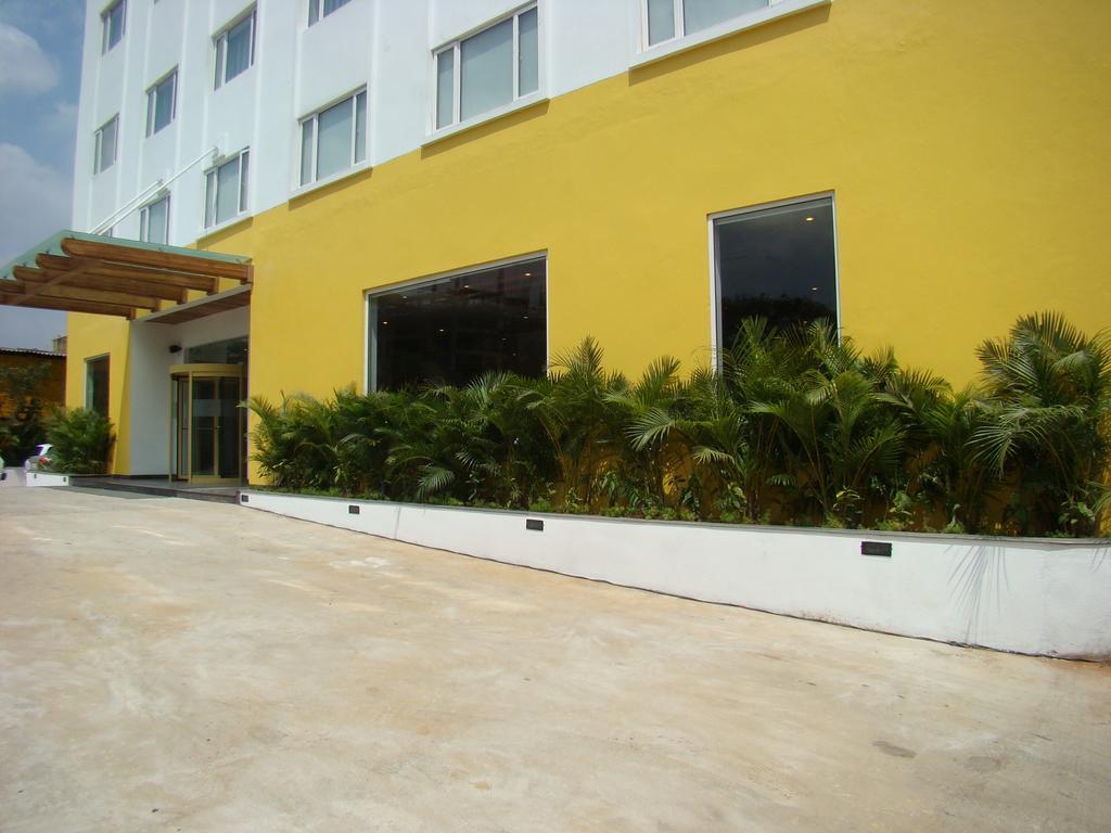 Lemon Tree Hotel Madrás Exterior foto